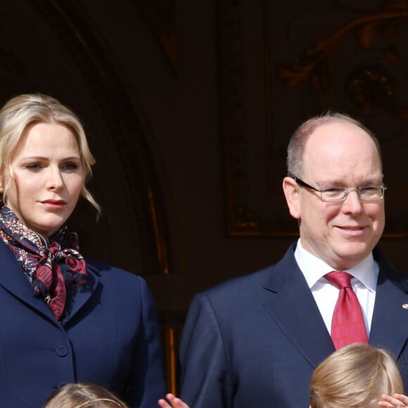 Le prince Albert II de Monaco, sa femme la princesse Charlène et leurs enfants le prince héréditaire Jacques et la princesse Gabriella ont assité depuis un balcon du Palais à la traditionnelle procession durant la célébration de la Sainte Dévote, Sainte patronne de Monaco, à Monaco le 27 janvier 2020.  © Bruno Bebert / Bestimage