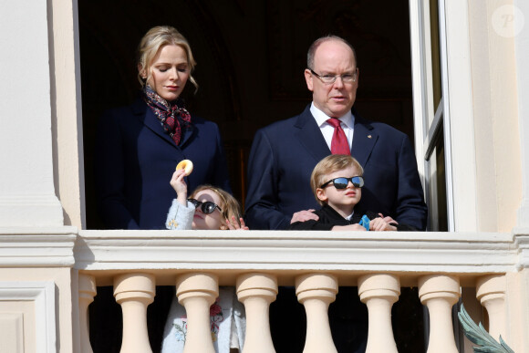 Le prince Albert II de Monaco, sa femme la princesse Charlène et leurs enfants le prince héréditaire Jacques et la princesse Gabriella ont assité depuis un balcon du Palais à la traditionnelle procession durant la célébration de la Sainte Dévote, Sainte patronne de Monaco, à Monaco le 27 janvier 2020. © Bruno Bebert / Bestimage