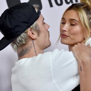 Justin Bieber et sa femme Hailey Baldwin Bieber au photocall de la première de la série documentaire lancée sur YouTube Originals "Justin Bieber: Seasons" au Regency Bruin Theatre de Los Angeles, Californie, Etats-Unis, le 27 janvier 2020.