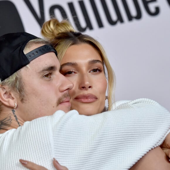 Justin Bieber et sa femme Hailey Baldwin Bieber au photocall de la première de la série documentaire lancée sur YouTube Originals "Justin Bieber: Seasons" au Regency Bruin Theatre de Los Angeles, Californie, Etats-Unis, le 27 janvier 2020.