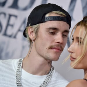 Justin Bieber et sa femme Hailey Baldwin Bieber au photocall de la première de la série documentaire lancée sur YouTube Originals "Justin Bieber: Seasons" au Regency Bruin Theatre de Los Angeles, Californie, Etats-Unis, le 27 janvier 2020.