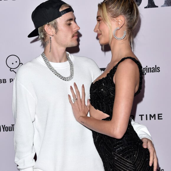 Justin Bieber et sa femme Hailey Baldwin Bieber au photocall de la première de la série documentaire lancée sur YouTube Originals "Justin Bieber: Seasons" au Regency Bruin Theatre de Los Angeles, Californie, Etats-Unis, le 27 janvier 2020.