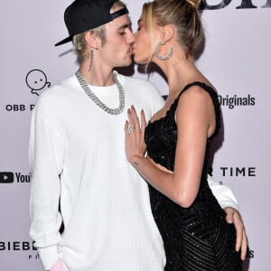 Justin Bieber et sa femme Hailey Baldwin Bieber au photocall de la première de la série documentaire lancée sur YouTube Originals "Justin Bieber: Seasons" au Regency Bruin Theatre de Los Angeles, Californie, Etats-Unis, le 27 janvier 2020.