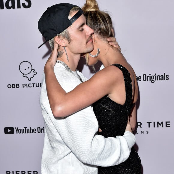 Justin Bieber et sa femme Hailey Baldwin Bieber au photocall de la première de la série documentaire lancée sur YouTube Originals "Justin Bieber: Seasons" au Regency Bruin Theatre de Los Angeles, Californie, Etats-Unis, le 27 janvier 2020.