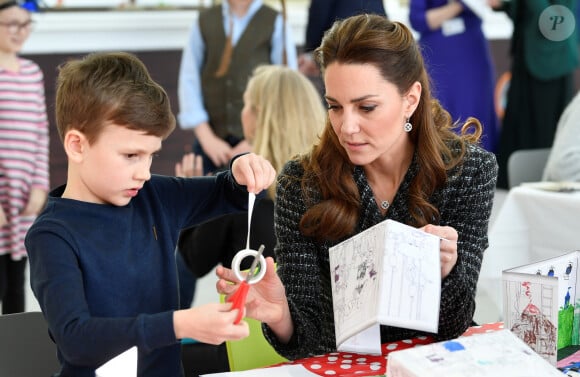 Kate Middleton, duchesse de Cambridge, lors d'un atelier organisé par le programme hospitalier de la National Portrait Gallery à l'Evelina Children's Hospital à Londres, Royaume Uni, le 28 janvier 2020.