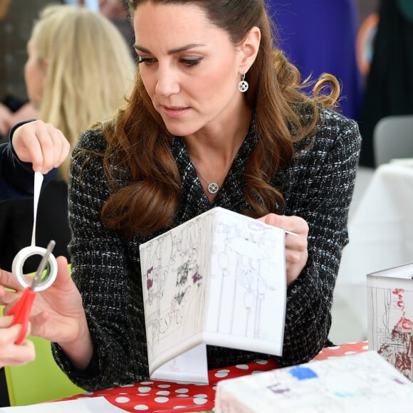 Kate Middleton, duchesse de Cambridge, lors d'un atelier organisé par le programme hospitalier de la National Portrait Gallery à l'Evelina Children's Hospital à Londres, Royaume Uni, le 28 janvier 2020.