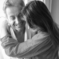 Carla Bruni-Sarkozy : Tendre câlin avec Nicolas pour fêter son anniversaire