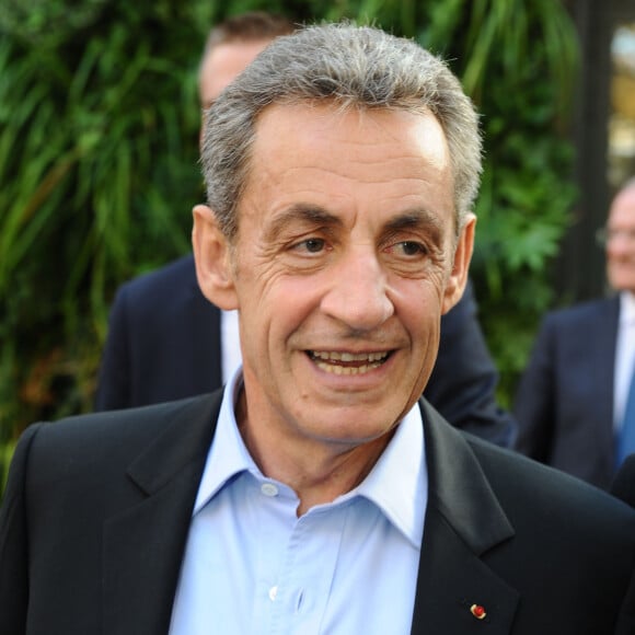 Exclusif - Nicolas Sarkozy et sa femme Carla Bruni Sarkozy arrivent puis repartent du studio Gabriel ou ils enregistraient l'émission "Vivement Dimanche" à Paris le 30 septembre 2019. Diffusion le 06/10/2019 sur France 2 . © Guillaume Gaffiot/Bestimage