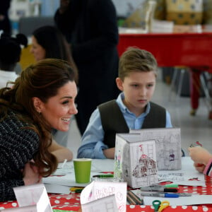 Catherine Kate Middleton, duchesse de Cambridge, visite un atelier du programme hospitalier de la National Portrait Gallery à l'hôpital pour enfants Evelina à Londres le 28 janvier 2020.