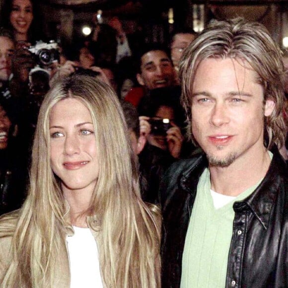 Jennifer Aniston et Brad Pitt à la première du film "Erin Brockovich" à Los Angeles le 15 mars 2000.