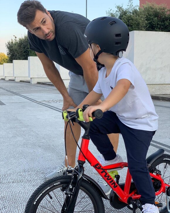 Lorik Cana et son fils Boiken qui fait du vélo, photo Instagram publiée en septembre 2019.