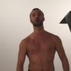 Alexandre Devoise torse nu à Paris pour une vidéo contre le cancer du sein - novembre 2013.