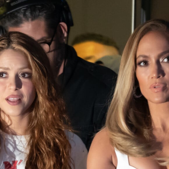 Shakira, Jennifer Lopez - Les deux interprètes qui chanteront à la mi-temps du Superbowl s'adressent aux médias lors d'une conférence de presse le 30 janvier 2020 au Marlins Park à Miami, en Floride. © Paul Kuroda/ZUMA Wire / Bestimage