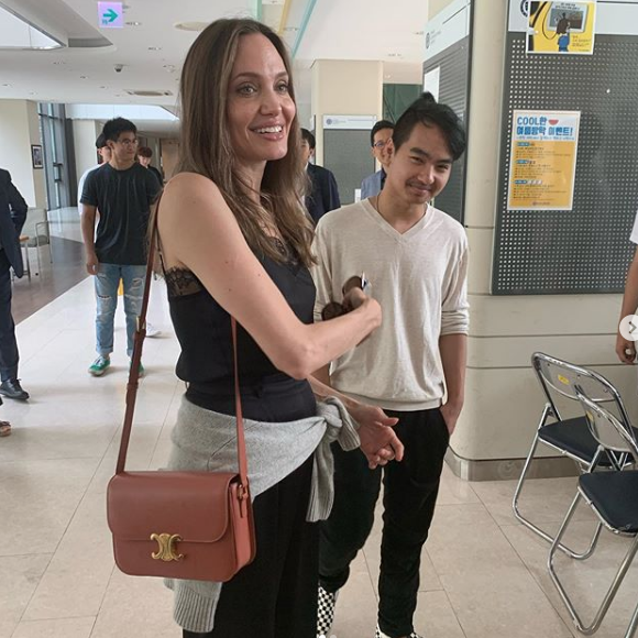 Angelina Jolie dépose son fils aîné Maddox (18 ans) à l'Université de Yonsei en Corée du Sud, le 21 août 2019.