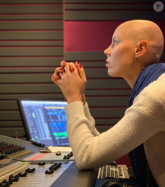 Fanny Leeb dans un studio d'enregistrement malgré le cancer, le 13 février 2019
