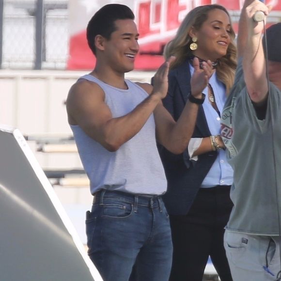 Exclusif - Mario Lopez et Elizabeth Berkley de retour dans la série "Sauvés par le Gong", 30 ans après, à Los Angeles, le 3 février 2020.