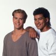  Mark-Paul Gosselaar et Mario Lopez à l'époque de "Sauvés par le gong", 1993. 