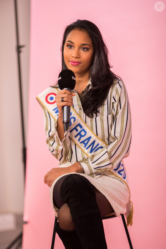 Exclusif - Rendez-vous avec Miss France 2020, Clémence Botino dans les locaux de Webedia lors d'une interview pour Purepeople à Levallois-Perret le 29 janvier 2020. © Tiziano da Silva/Bestimage