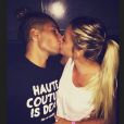 Anaïs Camizuli et Eddy s'embrassent une nouvelle fois sur la bouche. Juillet 2015.