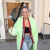 Alicia Keys a la sortie de la radio BBC, elle porte un manteau en fourrure vert néon, Londres, le 6 février 2020.