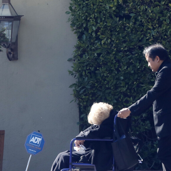 Anne Buydens (la femme de Kirk Douglas) - K. Douglas a été enterré dans un service funéraire privé en présence de ses amis et de sa famille les plus proches au Westwood Memorial de Los Angeles, le 7 février 2020.