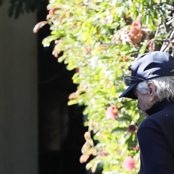 Michael Douglas rend visite à sa belle-mère à son domicile de Beverly Hills à Los Angeles, le 6 février 2020. La veille, Michael Douglas perdait son père, Kirk Douglas, à l'âge de 103 ans.