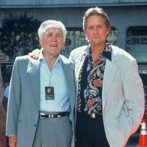 Kirk et son fils Michael Douglas, le 5 février 2020 à Hollywood.