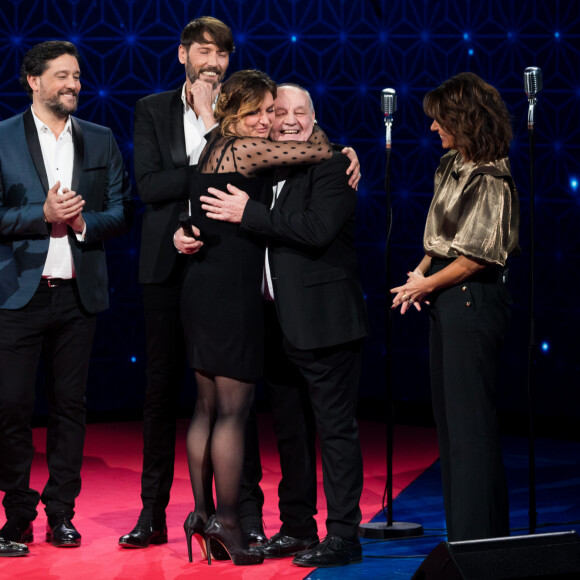 Exclusif - Christophe Licata, Titoff, Laurent Kerusoré, Laetitia Milot et son père, Faustine Bollaert - Enregistrement de l'émission "La Boîte à secrets 3" à Paris, présentée par F.Bollaert, et qui sera diffusée le 7 février sur France 3. Le 22 janvier 2020 © Tiziano Da Silva / Bestimage