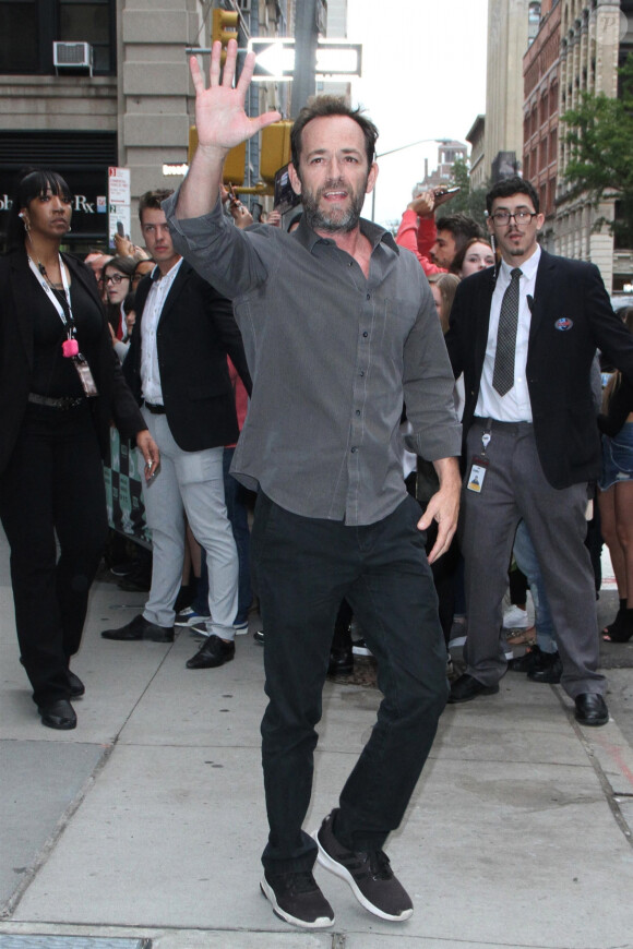 Luke Perry - Les acteurs de la série "Riverdale" arrivent aux studios AOL Build Series pour faire la promotion de la série à New York, le 9 octobre 2018.