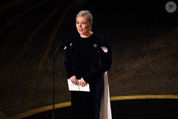 Olivia Colman remet l'Oscar du "Meilleur acteur" lors de la 92e cérémonie des Oscars, au Dolby Theatre de Los Angeles. Le 9 février 2020. @Robert Deutsch-USA TODAY/SPUS/ABACAPRESS.COM