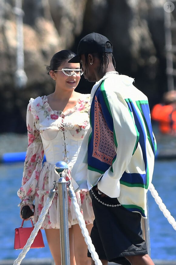 Kylie Jenner, Travis Scott - Le clan Jenner arrive à l'Hôtel du Cap-Eden-Roc pour un déjeuner en famille au Cap d'Antibes le 14 août 2019.
