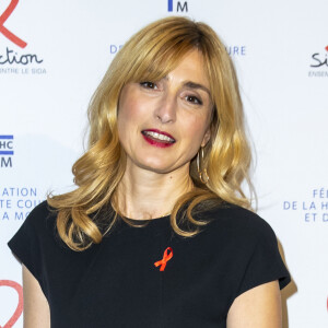 Julie Gayet lors du photocall de la 18ème édition du "Dîner de la mode du Sidaction" au Pavillon Cambon Capucines - Potel et Chabot à Paris, France, le 23 janvier 2020. © Olivier Borde/Bestimage