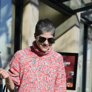 Tout sourire, Selma Blair fait du shopping dans le quartier de Studio City à Los Angeles, le 3 février 2020.