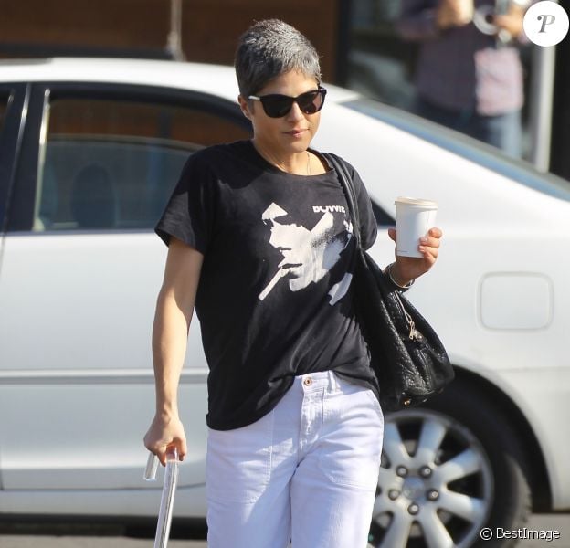 Exclusif - Selma Blair dans le quartier de Studio City. Le 13 février 2020.