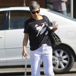 Exclusif - Selma Blair dans le quartier de Studio City. Le 13 février 2020.