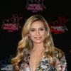 Clara Morgane nue pour la Saint-Valentin : courbes et roses rouges