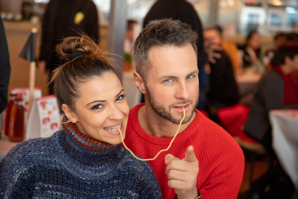 Christian Millette et Denitsa Ikonomova- Record du monde du plus grand Italian Kiss, le plus grand nombre de couples mangeant le même spaghetti, au restaurant Vapiano de La Défense, à Paris, le 14 février 2020, pour la Saint-Valentin.