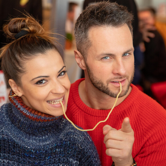 Christian Millette et Denitsa Ikonomova- Record du monde du plus grand Italian Kiss, le plus grand nombre de couples mangeant le même spaghetti, au restaurant Vapiano de La Défense, à Paris, le 14 février 2020, pour la Saint-Valentin.