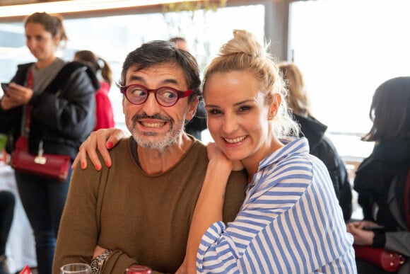Albert Spano et Elodie Gossuin- Record du monde du plus grand Italian Kiss, le plus grand nombre de couples mangeant le même spaghetti, au restaurant Vapiano de La Défense, à Paris, le 14 février 2020, pour la Saint-Valentin.