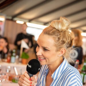 Elodie Gossuin en interview pour Purepeople- Record du monde du plus grand Italian Kiss, le plus grand nombre de couples mangeant le même spaghetti, au restaurant Vapiano de La Défense, à Paris, le 14 février 2020, pour la Saint-Valentin.