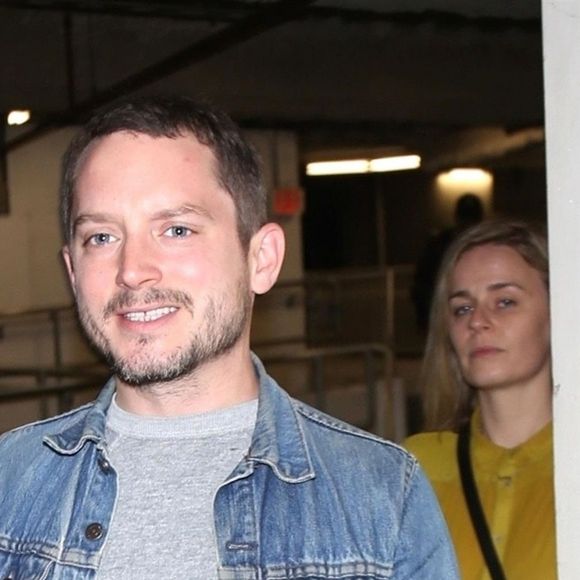 Exclusif - Elijah Wood et sa petite amie Mette-Marie Kongsved sortent discrètement d'un parking croyant éviter les photographes à Hollywood. Le couple est allé voir un film aux cinémas ArcLight. Le 24 mai 2018