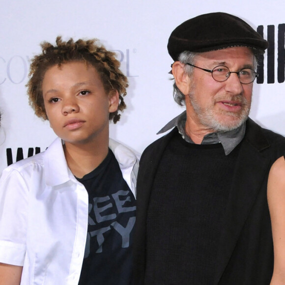 Steven Spielberg, ses filles Mikaela et Destry, avec Drew Barrymore et Ellen Page à Los Angeles en 2009.