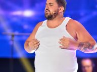 Artus fier de son nouveau corps, qu'il célèbre en posant nu