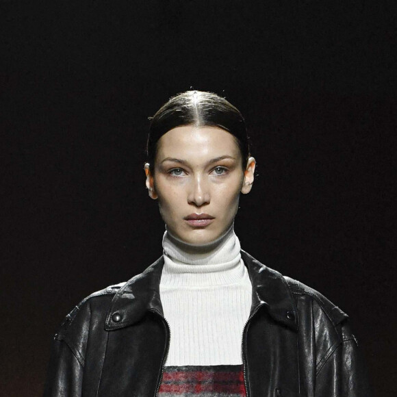 Bella Hadid défile pour Tod's, collection automne-hiver 2020-2021 à Milan. Le 21 février 2020.