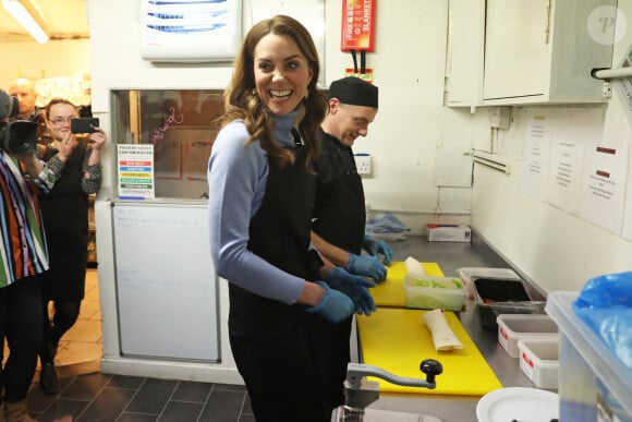 Catherine (Kate) Middleton, duchesse de Cambridge, lors d'une visite d'un café social pour rencontrer des habitants pour son enquête sur la petite enfance à Aberdeen, Écosse, Royaume Uni, le 12 février 2020.