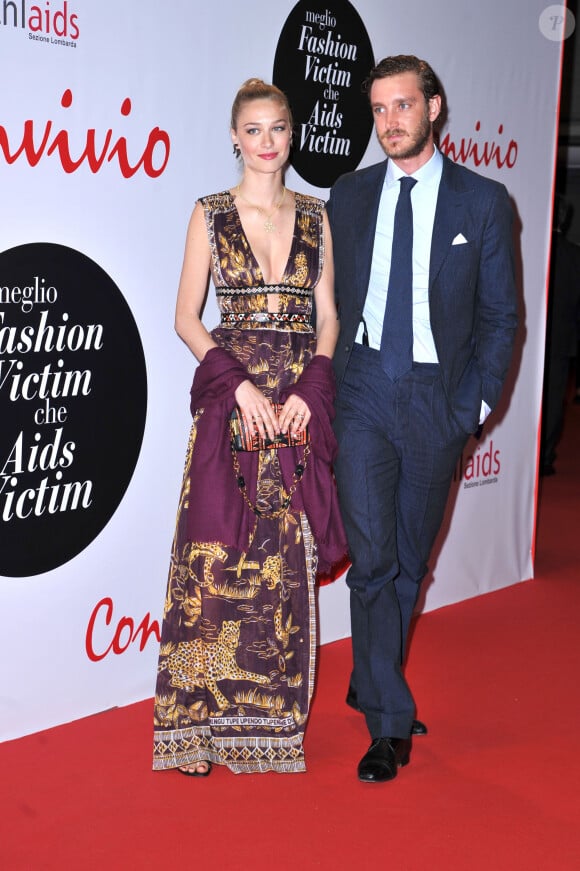 Beatrice Borromeo, parée de bijoux Buccellati, et son mari Pierre Casiraghi en juin 2016 à la soirée Convivio à Milan.