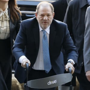 Harvey Weinstein, avec son avocate Donna Rotunno, le 24 février 2020 à la Cour suprême de l'État de New York pour son procès pour viol et agression sexuelle. Il a été reconnu coupable de deux des cinq chefs d'accusation qui pesaient sur lui.