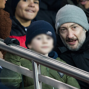 Vincent Desagnat et sa fille Louna dans les tribunes du Parc des Princes lors du match de Coupe de France "PSG - Strasbourg (2-0)" à Paris, le 23 janvier 2019.