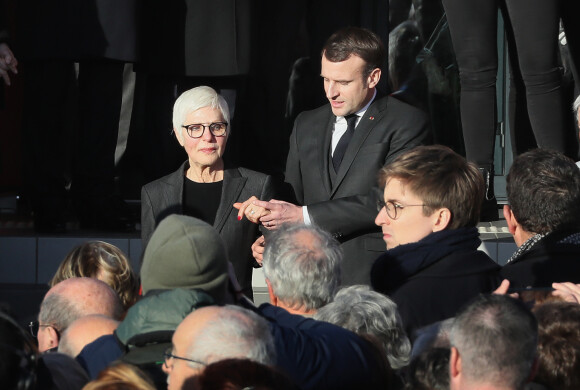 Le président Emmanuel Macron et Danièle Charasse, la veuve lors des obsèques de Michel Charasse en présence du Président de la République à Puy-Guillaume dans le Puy-de-Dôme le 26 février 2020. © Patrick Bernard / Bestimage
