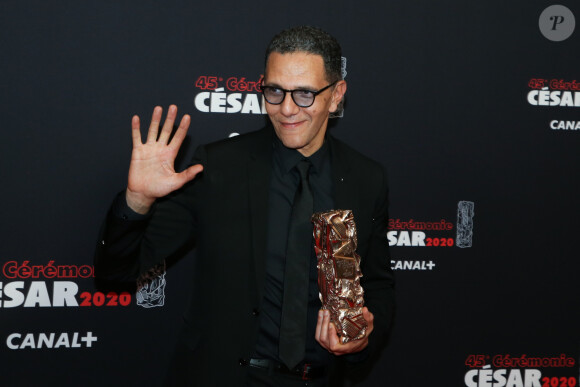 Roschdy Zem (César du meilleur acteur pour le rôle de Yacoub Daoud dans "Roubaix, une lumière") lors de la 45ème cérémonie des César à la salle Pleyel à Paris le 28 février 2020 © Dominique Jacovides / Olivier Borde / Bestimage